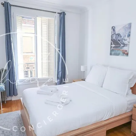 Near Pantheon 5e Paris