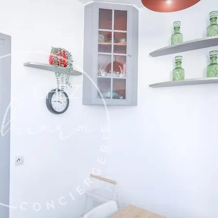 Near Pantheon 5e Apartment